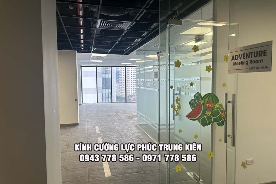 kính cường lực chịu lực bao nhiêu